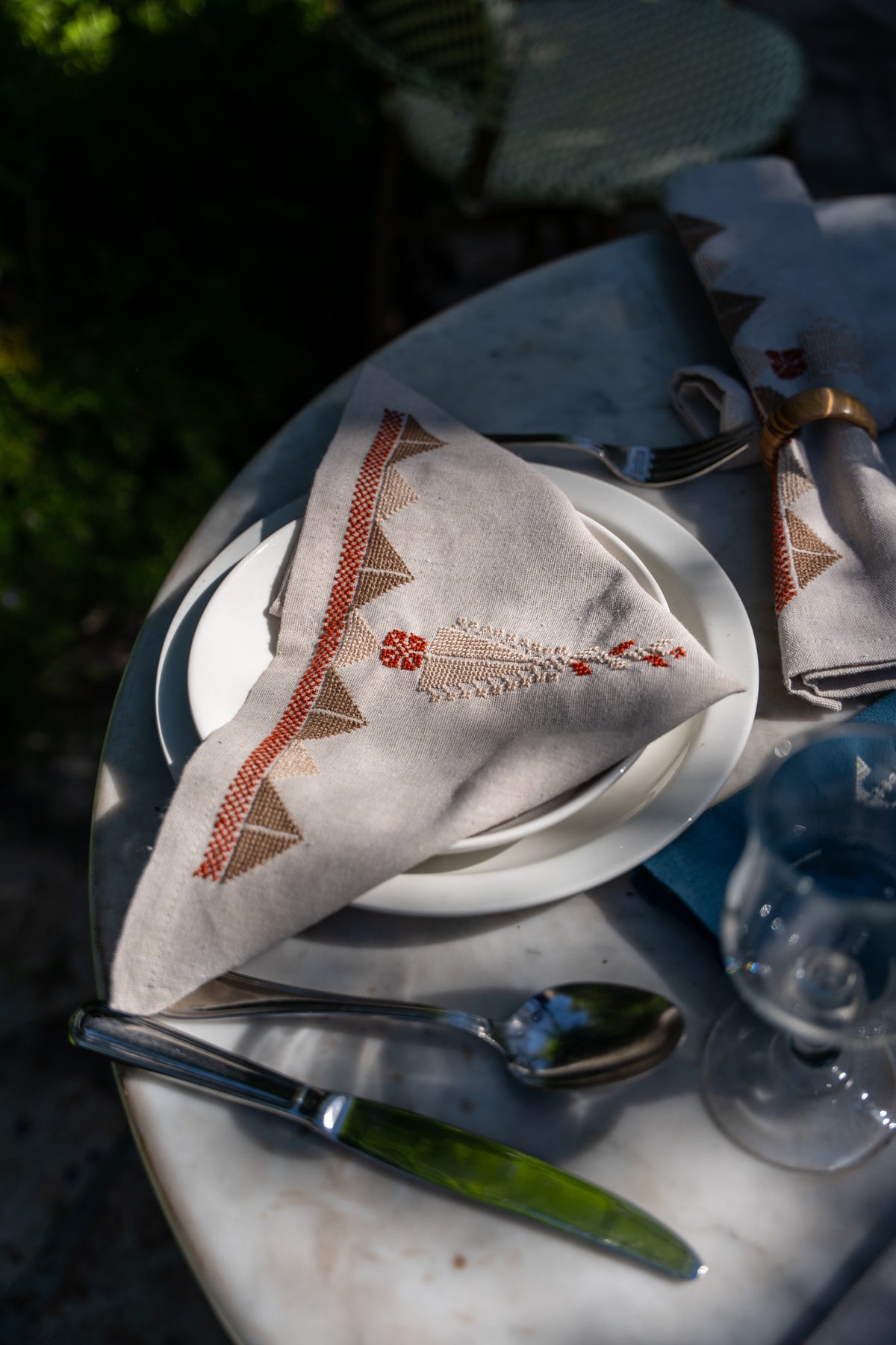Set of Six Napkins with Olivewood Napkin Rings