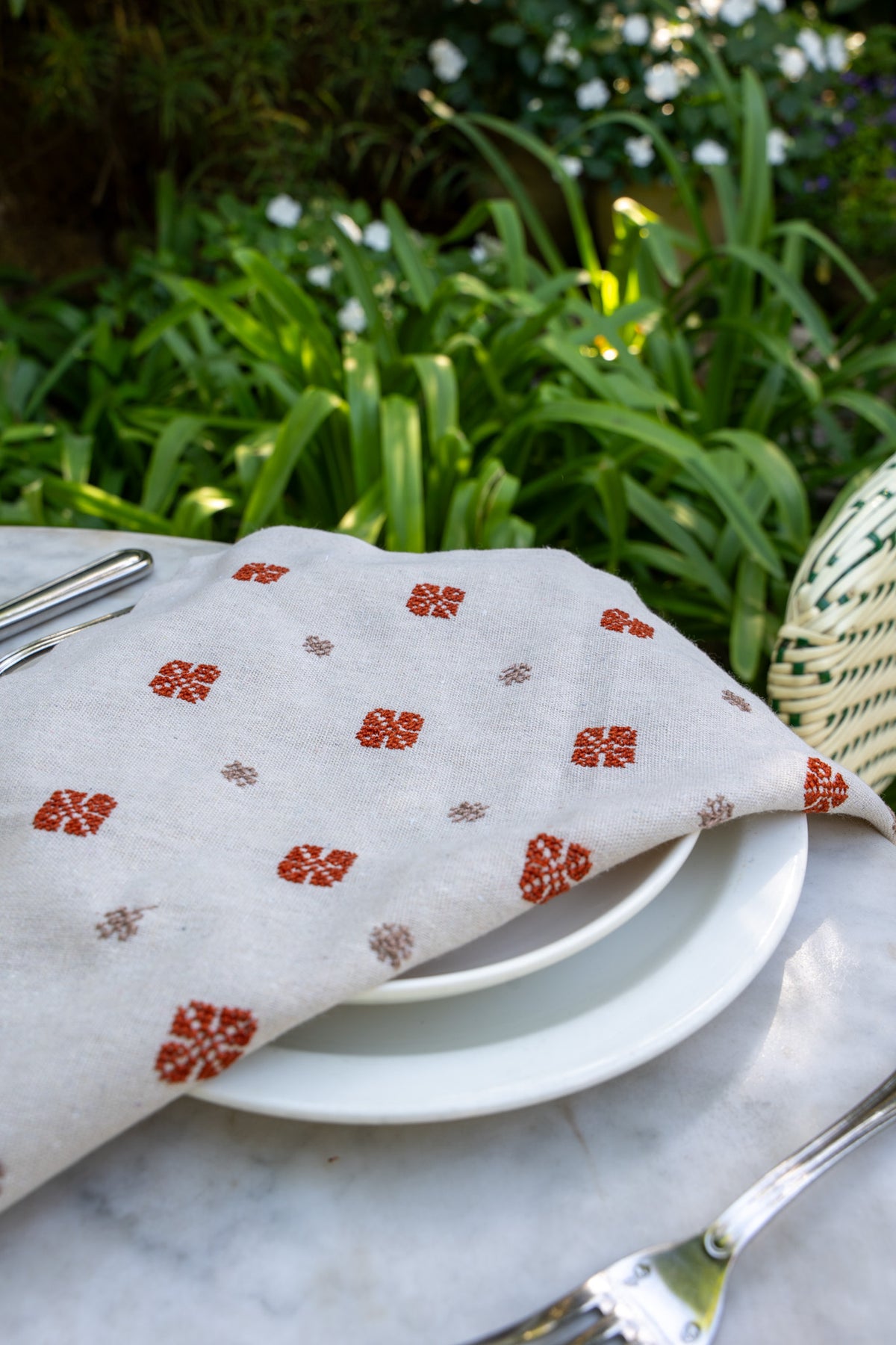 Set of Six Napkins with Olivewood Napkin Rings